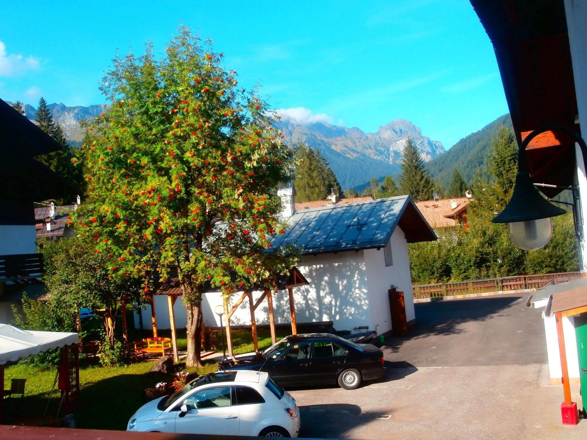 Hotel Orsa Maggiore Falcade Esterno foto